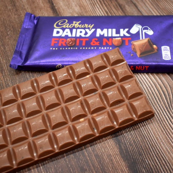 Cadbury Dairy Milk Fruit & Nut Schokolade - 180g