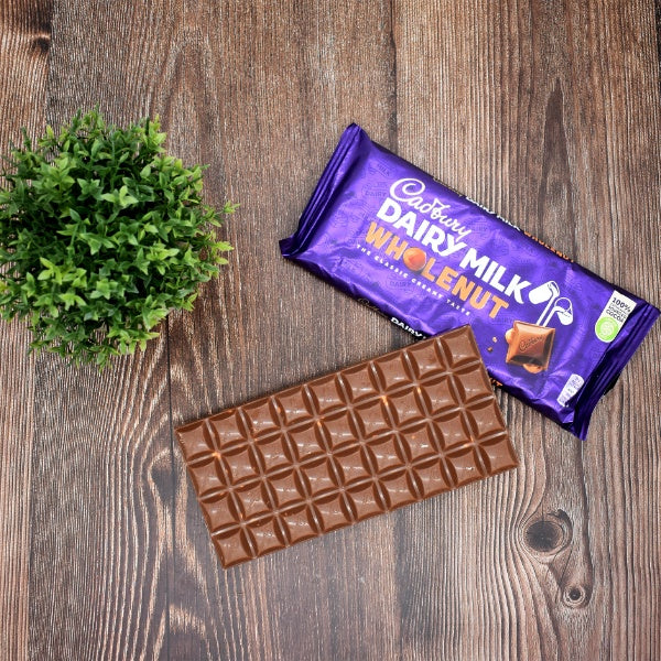 Cadbury Dairy Milk Whole Nut Schokolade - 180g