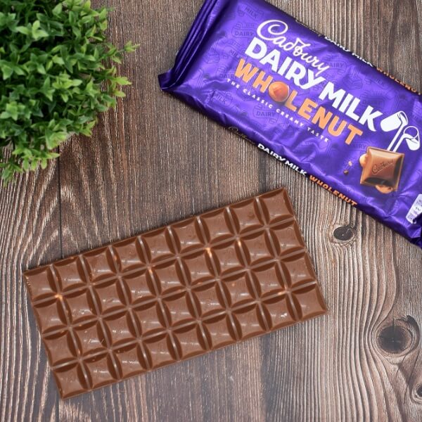 Cadbury Dairy Milk Whole Nut Schokolade - 180g