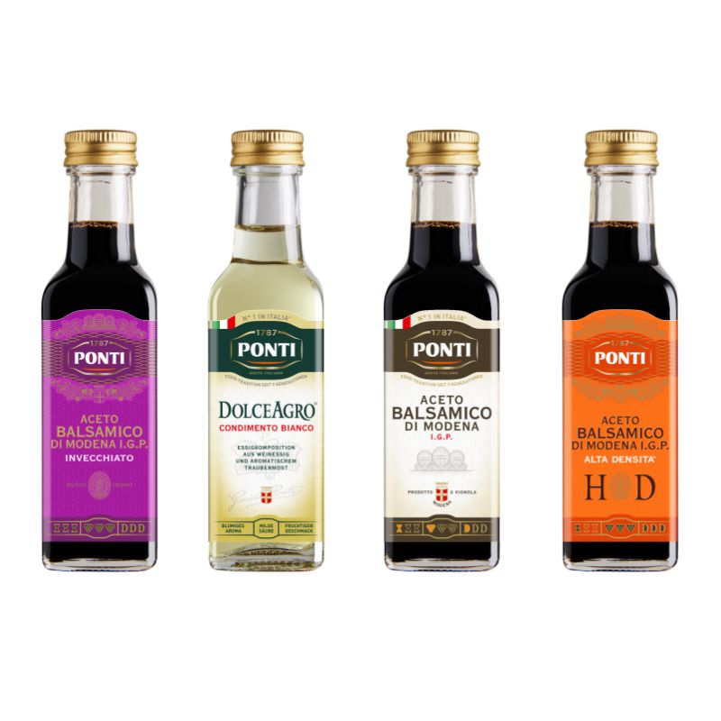 Ponti Essig-Probierset mit vier Flaschen hochwertigen italienischen Essigs, darunter Balsamico di Modena und Condimento Bianco, perfekt arrangiert auf einem weißen Hintergrund.