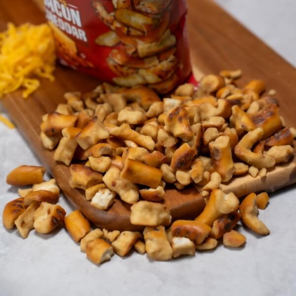 Pretzel Pete Pieces Smokey Bacon Cheddar Brezeln - 8x160g
